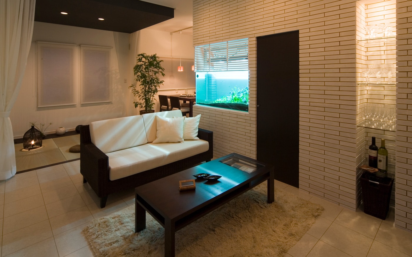 白で統一された空間とアジアンインテリアが融合したモデルハウスのインテリア実例 A Flat その暮らしに アジアの風を 目黒通り 新宿 大阪梅田 グランフロント北館