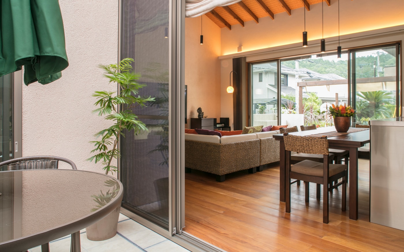 No 128 バリ風戸建てのインテリアコーディネート ヴィラのような非日常空間 A Flat その暮らしに アジアの風を 目黒通り 新宿 大阪梅田 グランフロント北館