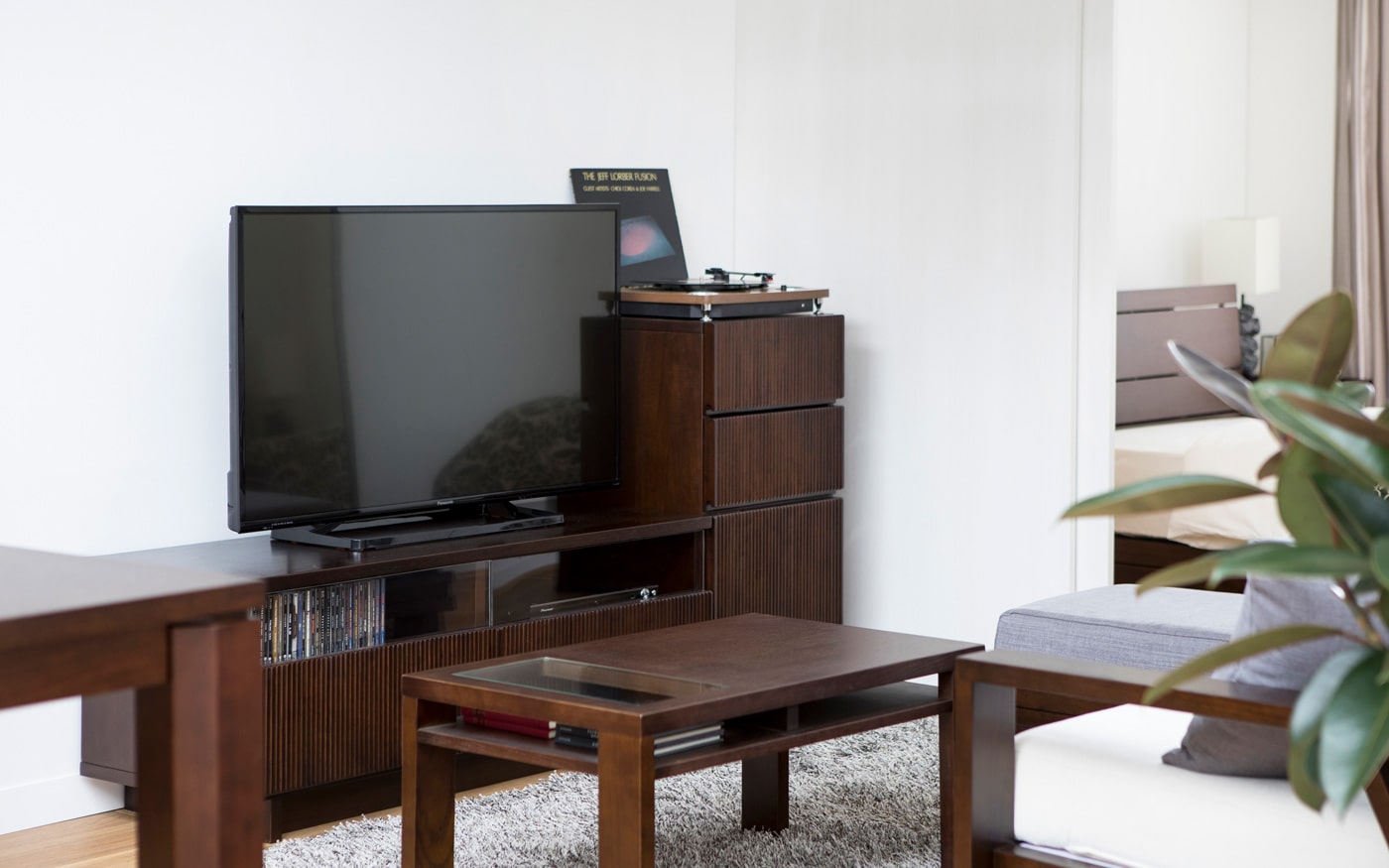 No 139 一人暮らし 1ldk Ld8畳 4 5畳 モノトーンインテリア中心のスタイリッシュな部屋 A Flat その暮らしに アジアの風を 目黒通り 新宿 大阪梅田 グランフロント北館