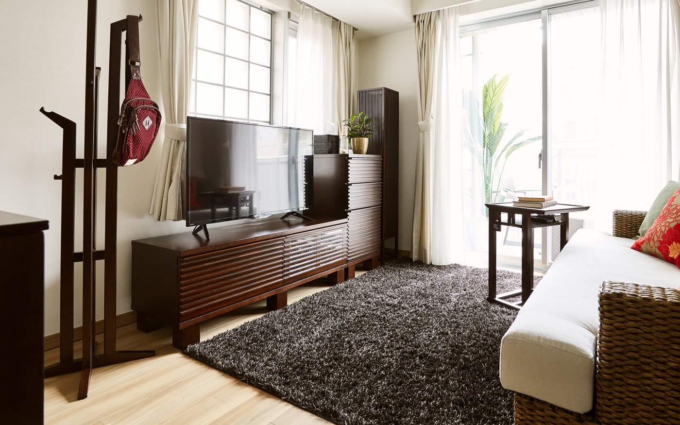 No 195 ハワイの美しい山々や自然をテーマにした1ldkのインテリアコーディネート A Flat その暮らしに アジアの風を 目黒通り 新宿 大阪梅田 グランフロント北館